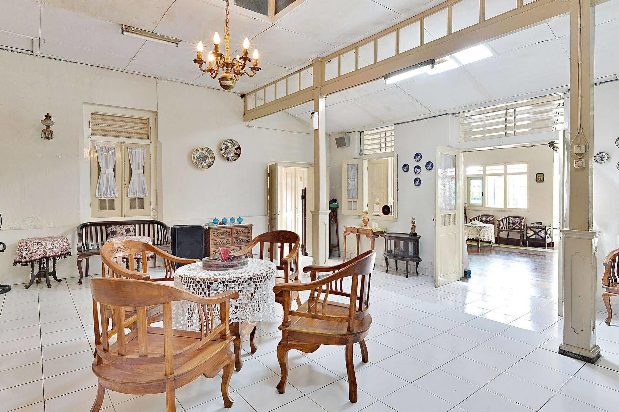 Zen Rooms Panembahan Kraton Yogyakarta Exterior photo